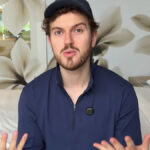 Un influencer si lamenta di essere bloccato a Singapore ma si rifiuta di volare in classe economica, gli utenti di Internet lo denigrano


