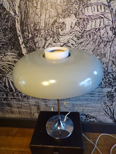 Una lampada a forma di fungo