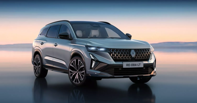 Un'auto Renault Espace 6