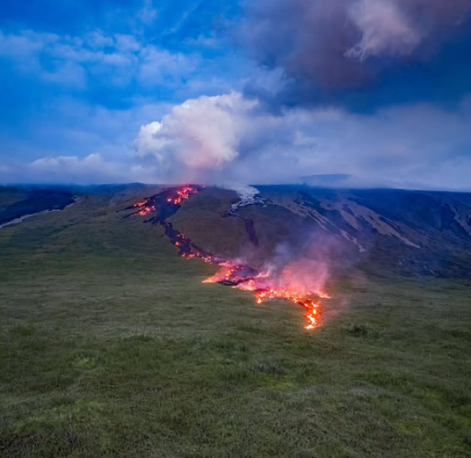 Erutta il Piton de la Fournaise