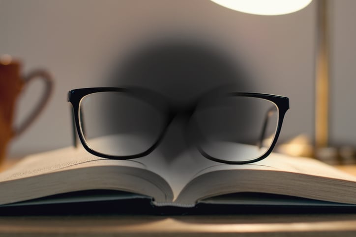 Una macchia nera al centro della visione