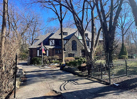 Una casa Tudor che presto sarà demolita