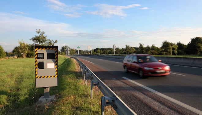 Un autovelox sulla strada