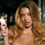 Cos'è lo "sploshing", questa tendenza sessuale resa popolare da Sydney Sweeney su cui fantastica la Gen Z?


