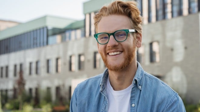 Un uomo rosso