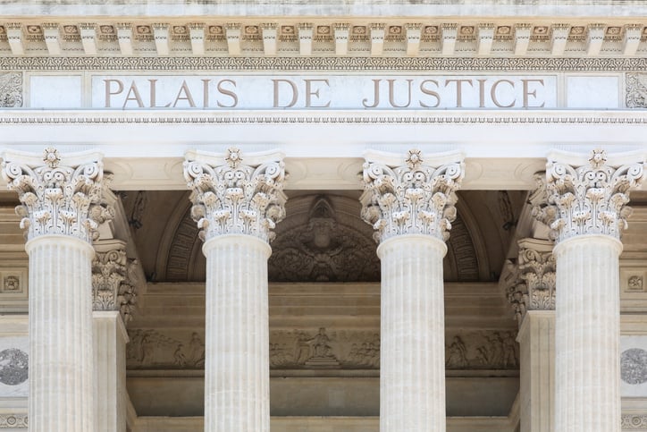 Facciata di un tribunale francese