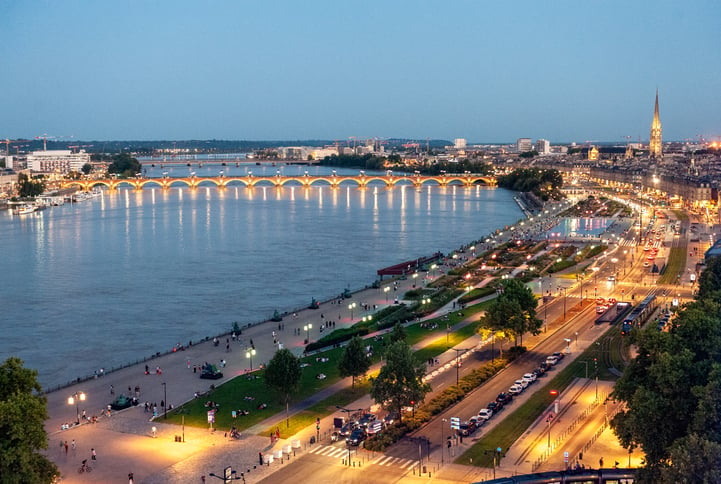 Una veduta aerea del ponte di Bordeaux