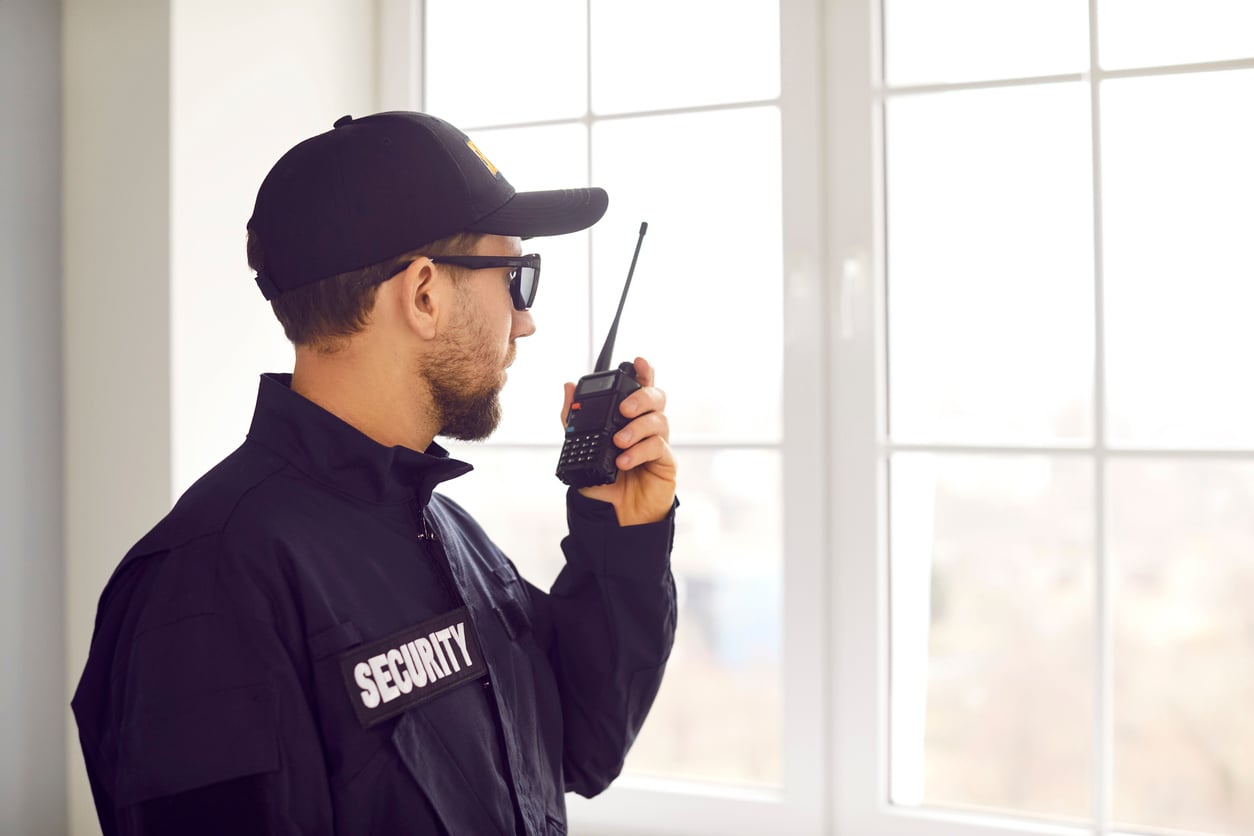 Una guardia di sicurezza