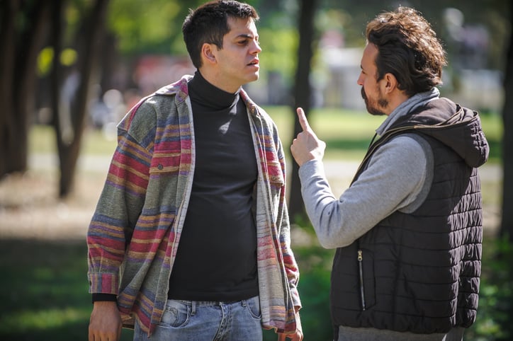 Un alterco tra due uomini