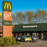 McDonald's: questo comportamento dei clienti al drive-thru infastidisce i dipendenti che non ce la fanno più


