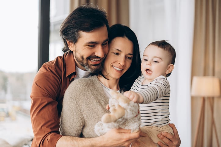 Una coppia con un bambino