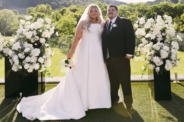 Shelby Crawford e suo marito Corey il giorno del loro matrimonio