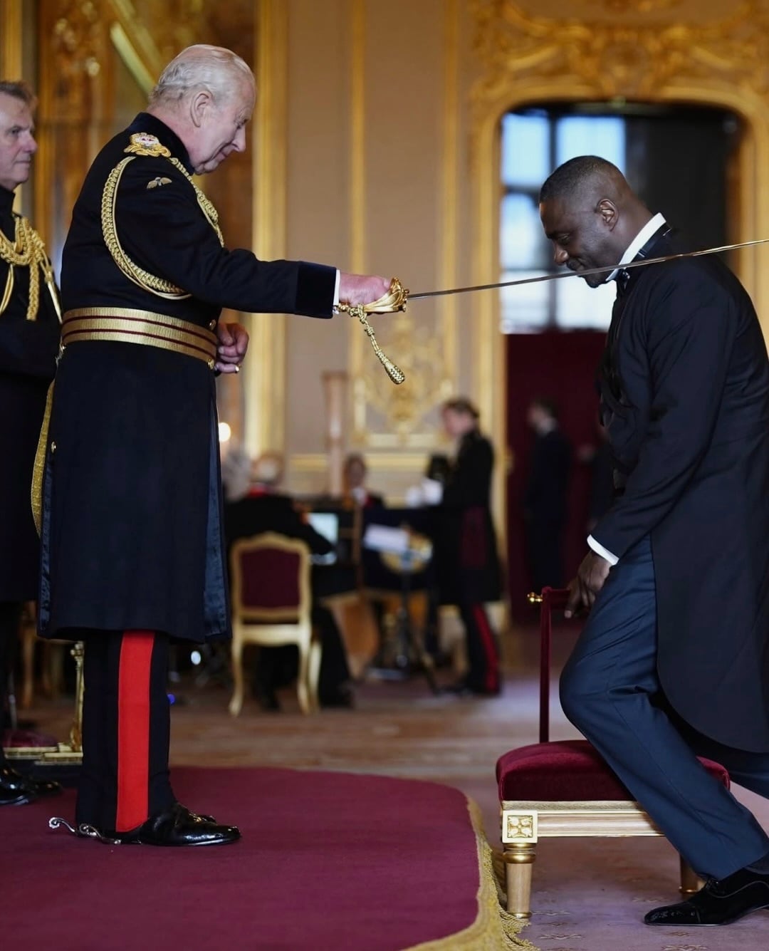 Idris Elba nobilitato da Carlo III