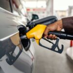 Benzina: ecco perché non bisogna assolutamente riempire il serbatoio dopo lo scatto della pistola


