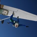Un paracadutista di 21 anni muore dopo essere stato colpito dall'ala dell'aereo dal quale si era appena lanciato, ucciso da una “palese mancanza di comunicazione”


