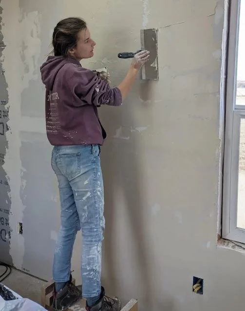 Laryssa Petersen durante il lavoro