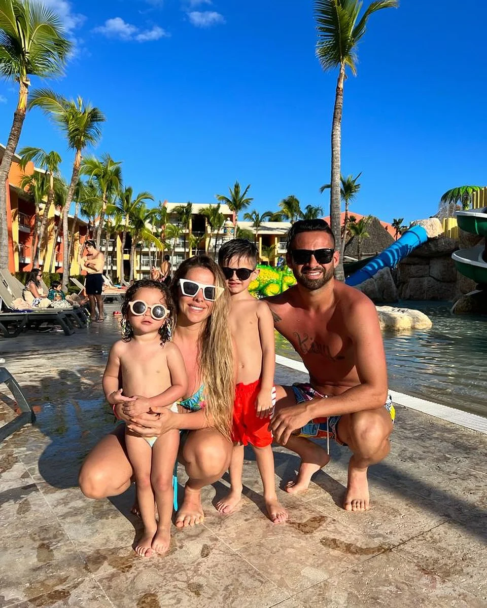 Il calciatore argentino Lucas Trejo e la sua famiglia