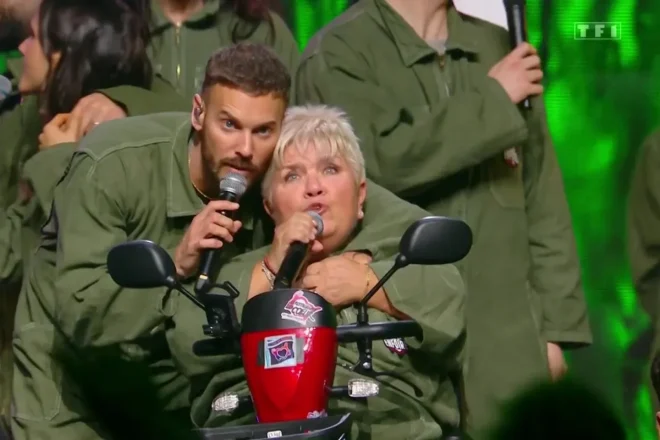 M. Pokora e Mimie Mathy durante lo spettacolo Enfoirés