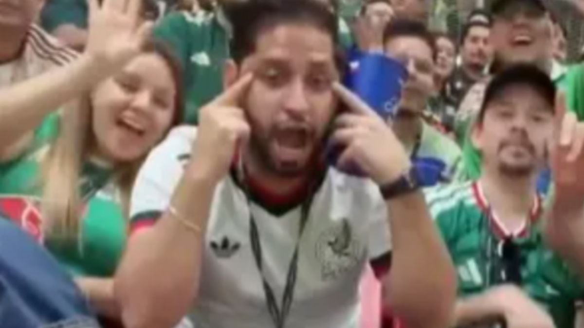 Un tifoso messicano colto in flagranza di razzismo il 12 giugno 2026, durante i Mondiali di calcio