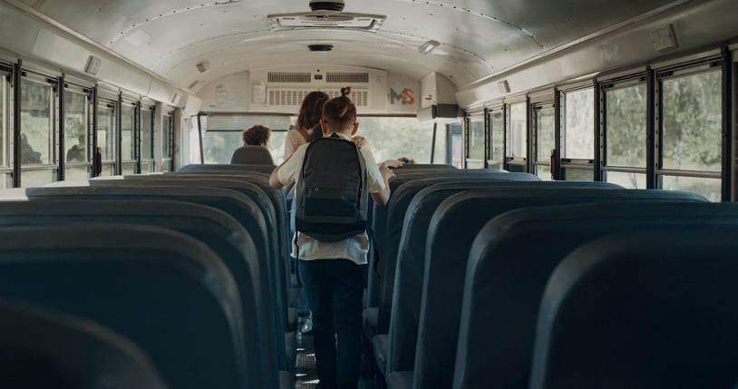 Bambini su un autobus