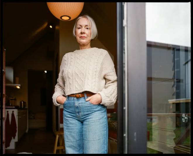 Margot Hollander nella sua piccola casa