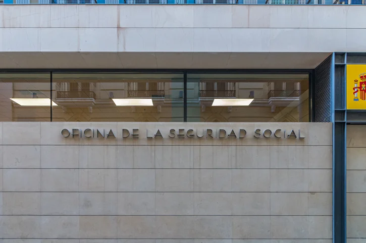 Facciata di un ufficio di previdenza sociale (Oficina de la Seguridad Social) ad Alicante, Spagna