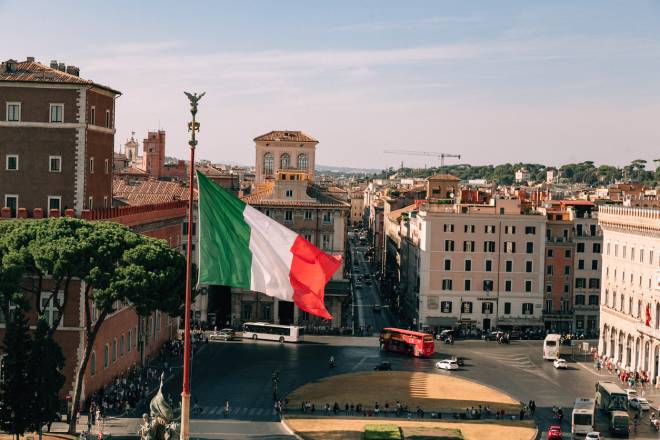 Bandiera italiana a Roma