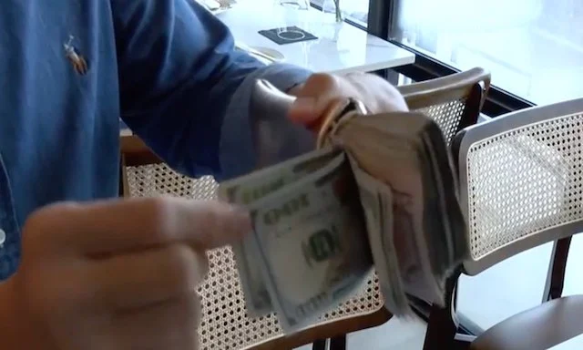 Il mucchio di banconote