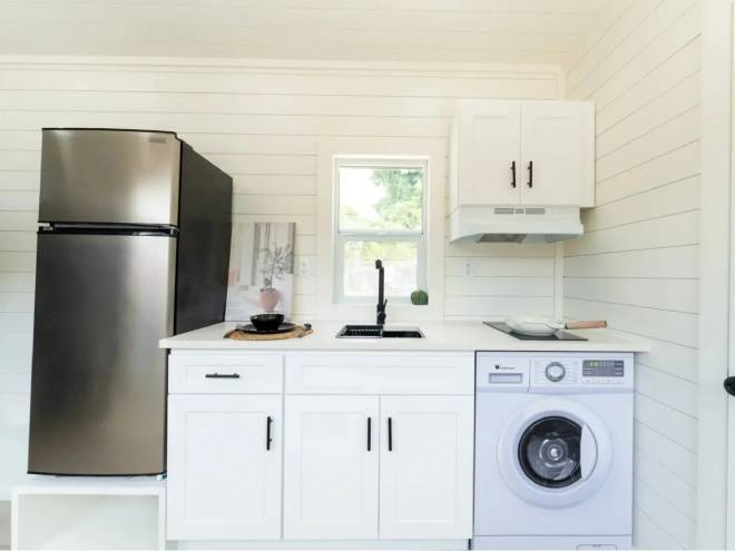 Cucina nella piccola casa di Dragon Tiny Homes