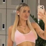 Influencer di fitness bandita a vita dalla catena di palestre perché occupava troppo spazio allo specchio per i selfie



