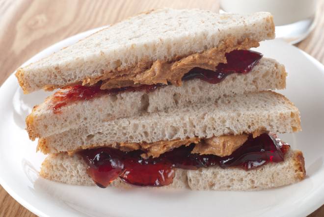 Panino con burro di arachidi e marmellata