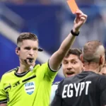 Argentina-Egitto: l'arbitro francese dà 5 gialli in 8 minuti agli egiziani, che gridano fallo



