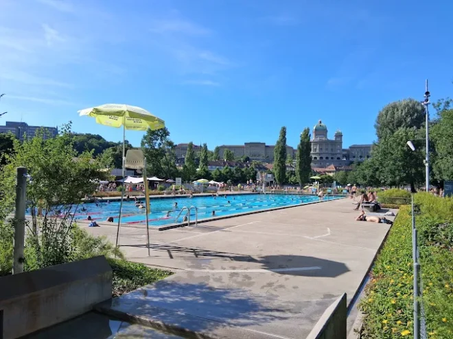 La piscina Marzili a Berna