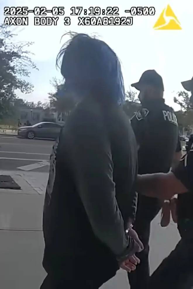Jarrett Vick ammanettato dalla polizia
