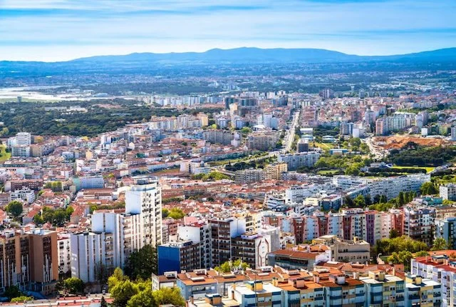 La città di Almada, Portogallo