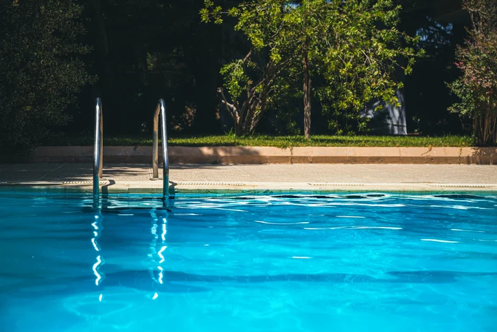 La scaletta di una piscina