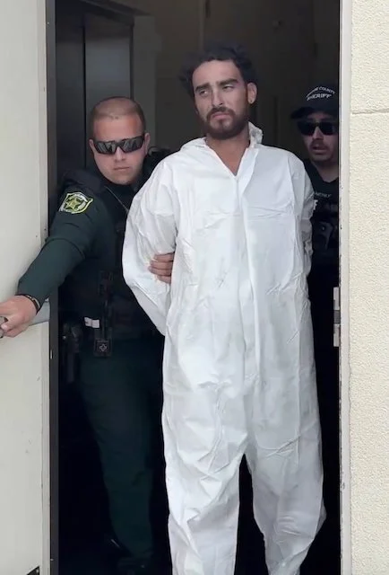 Raul Lionel Vasquez durante il suo arresto