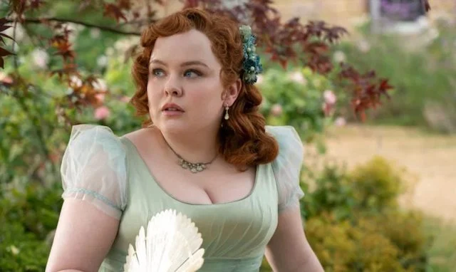 Nicola Coughlan, che interpreta Penelope Featherington, nella serie Bridgerton
