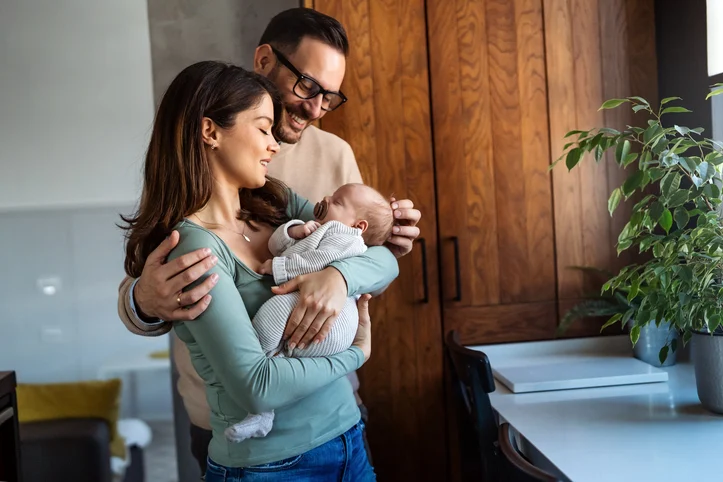 Una coppia con un bambino