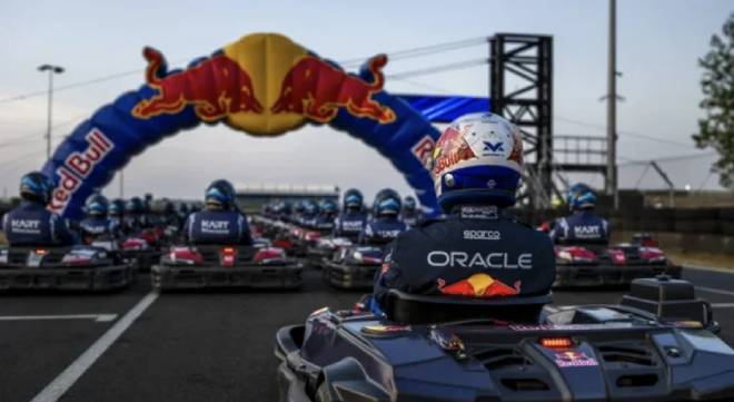 Inizio di una gara di kart