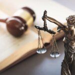 5 anni di carcere: uno specializzando medico abortisce la moglie a sua insaputa baciandola


