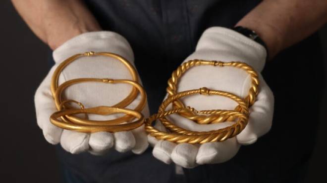Braccialetti scoperti nel tesoro vichingo