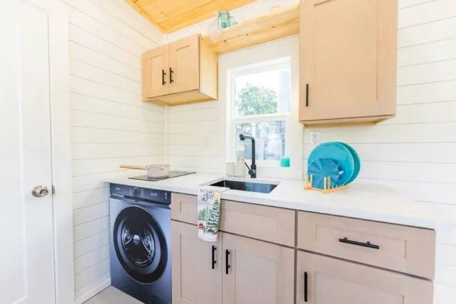 La cucina della tiny house Fairfax 20
