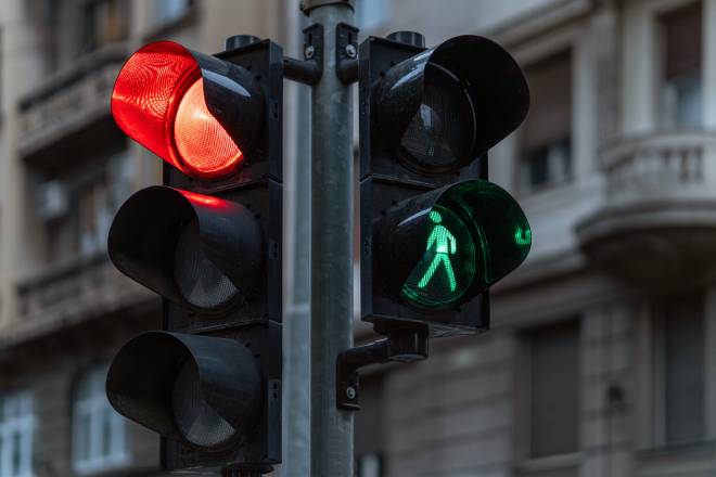 Luce rossa e luce pedonale verde