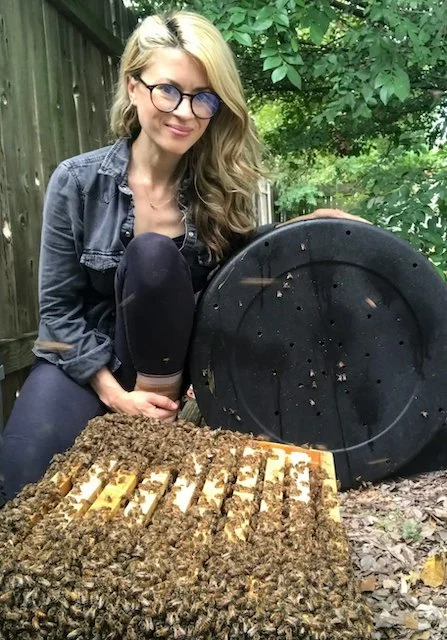 L'apicoltore Erika Thompson