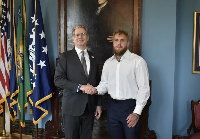 Il segretario al Tesoro degli Stati Uniti Scott Bessent e Jake Paul