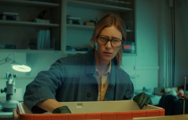 Mackenzie Davis nella serie Below