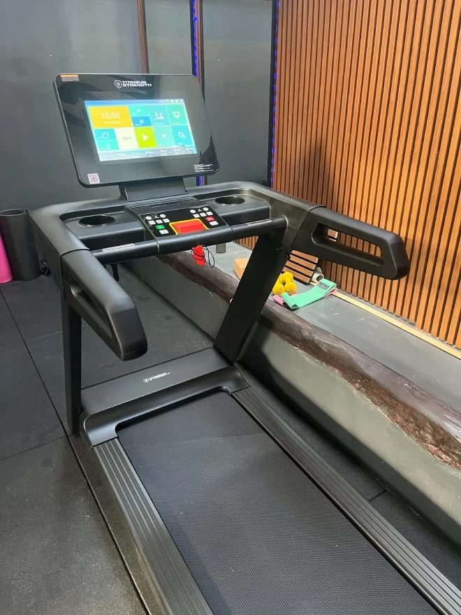 un tapis roulant Titanium Strength acquistato da Rakk