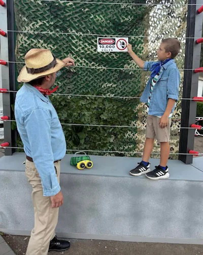 La famiglia Warner ha decorato la propria casa a tema Jurassic Park per Halloween