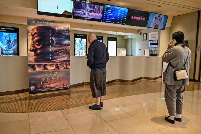 Spettatori in un cinema in Cina